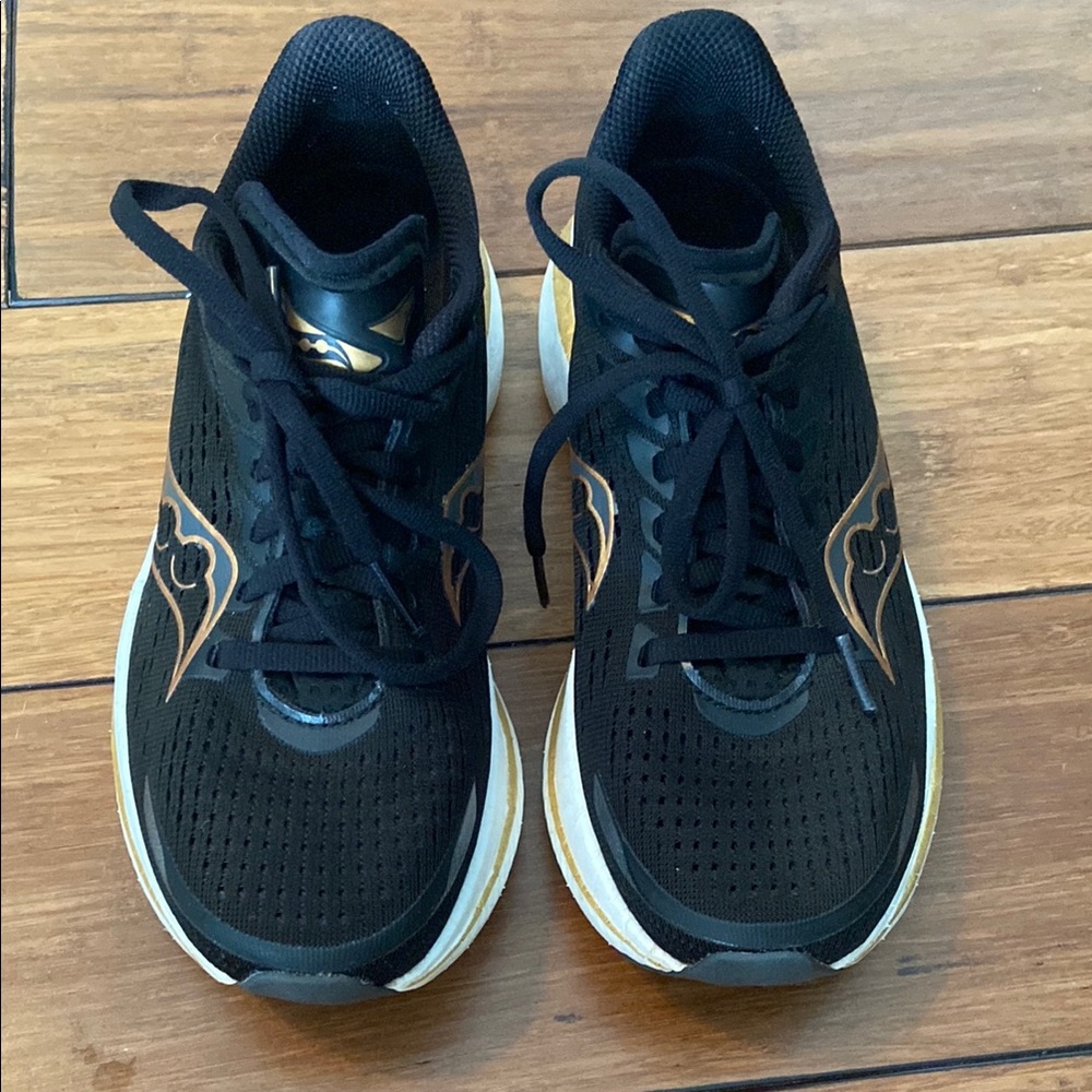 Saucony endorphin speed 3 running shoes size 6, black and gold